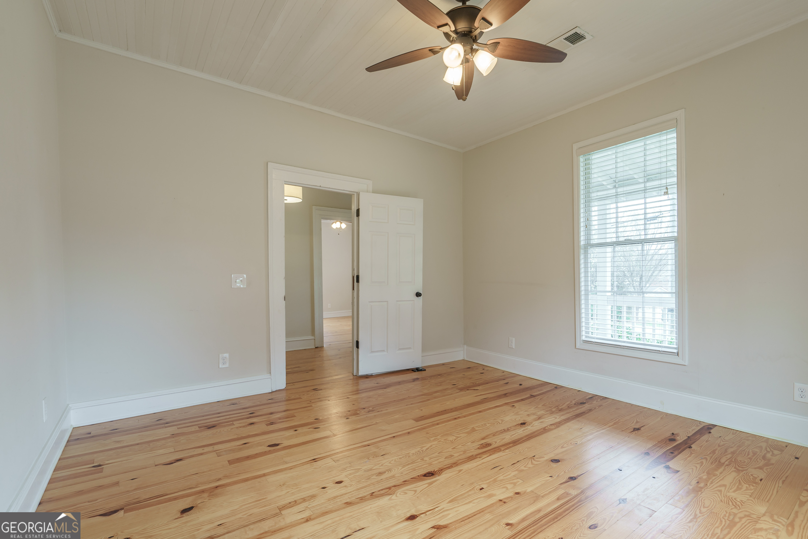 696 North Avenue Property Photo 8