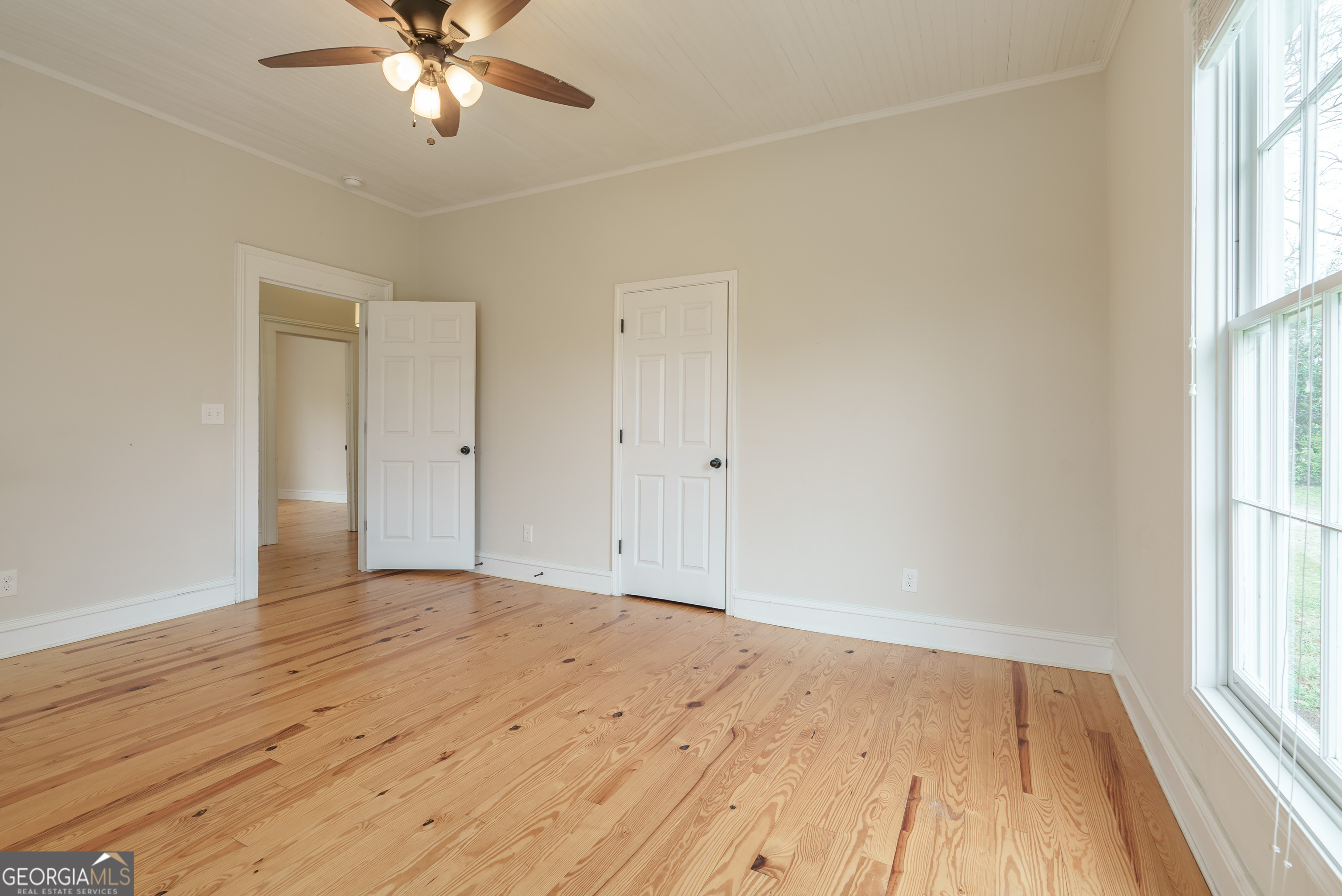 696 North Avenue Property Photo 10