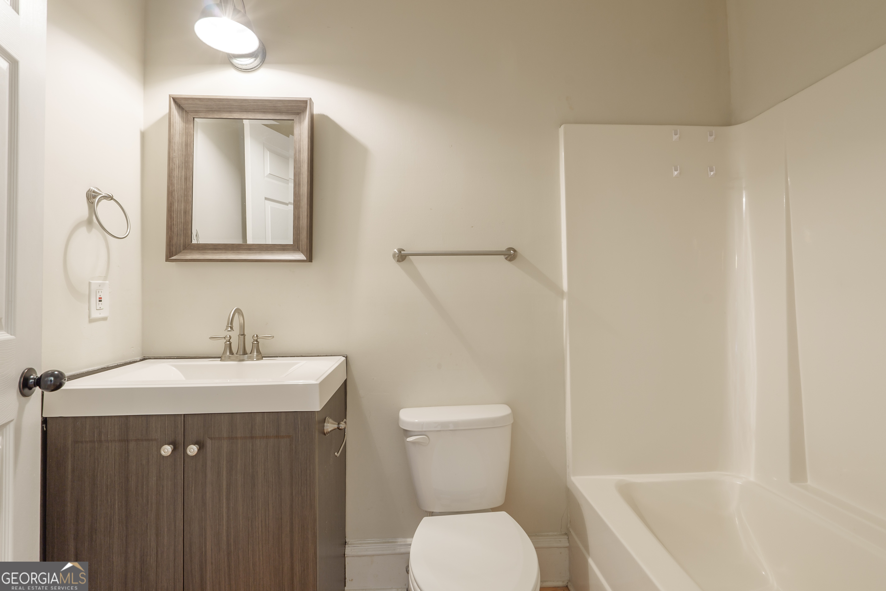 696 North Avenue Property Photo 11