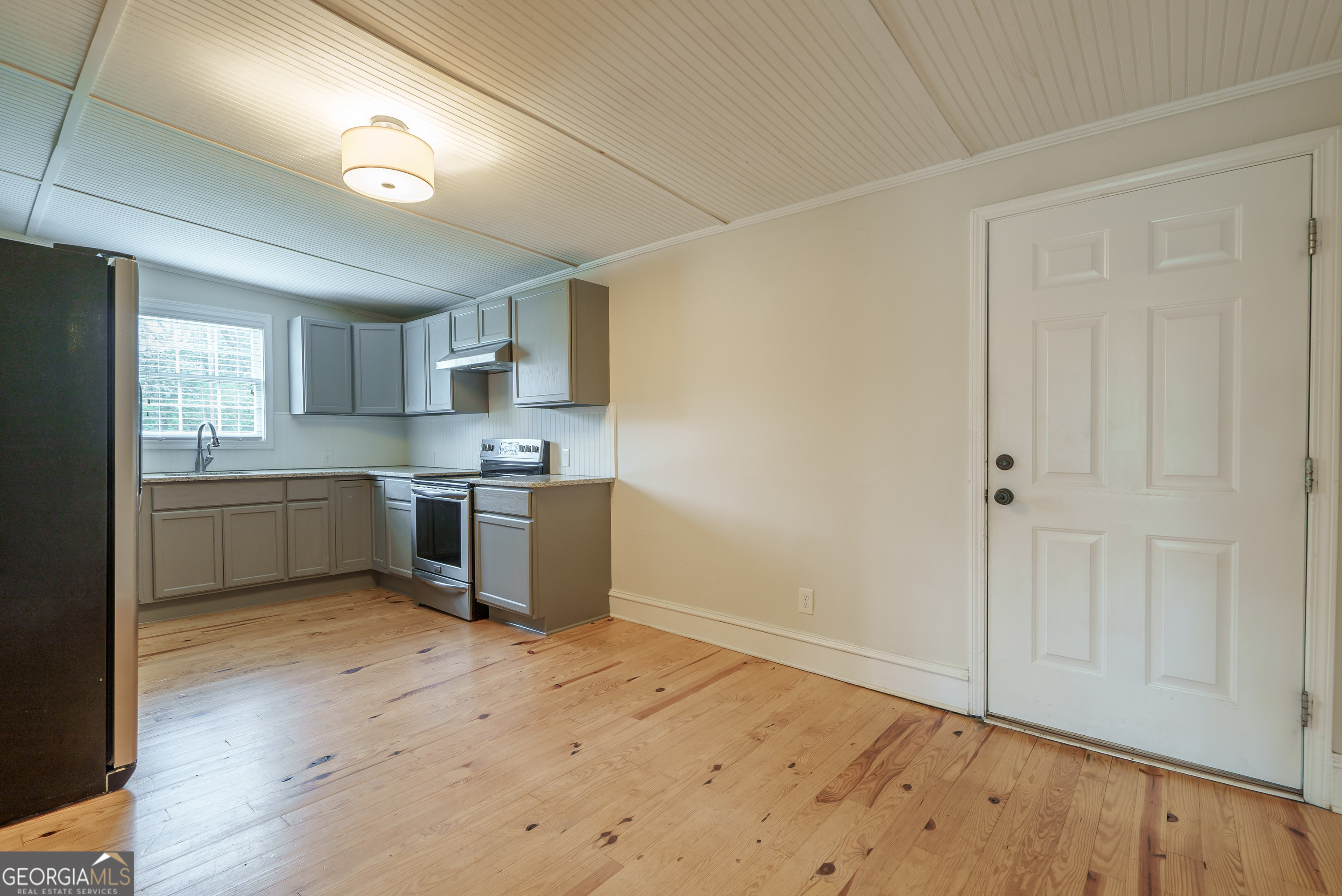 696 North Avenue Property Photo 12