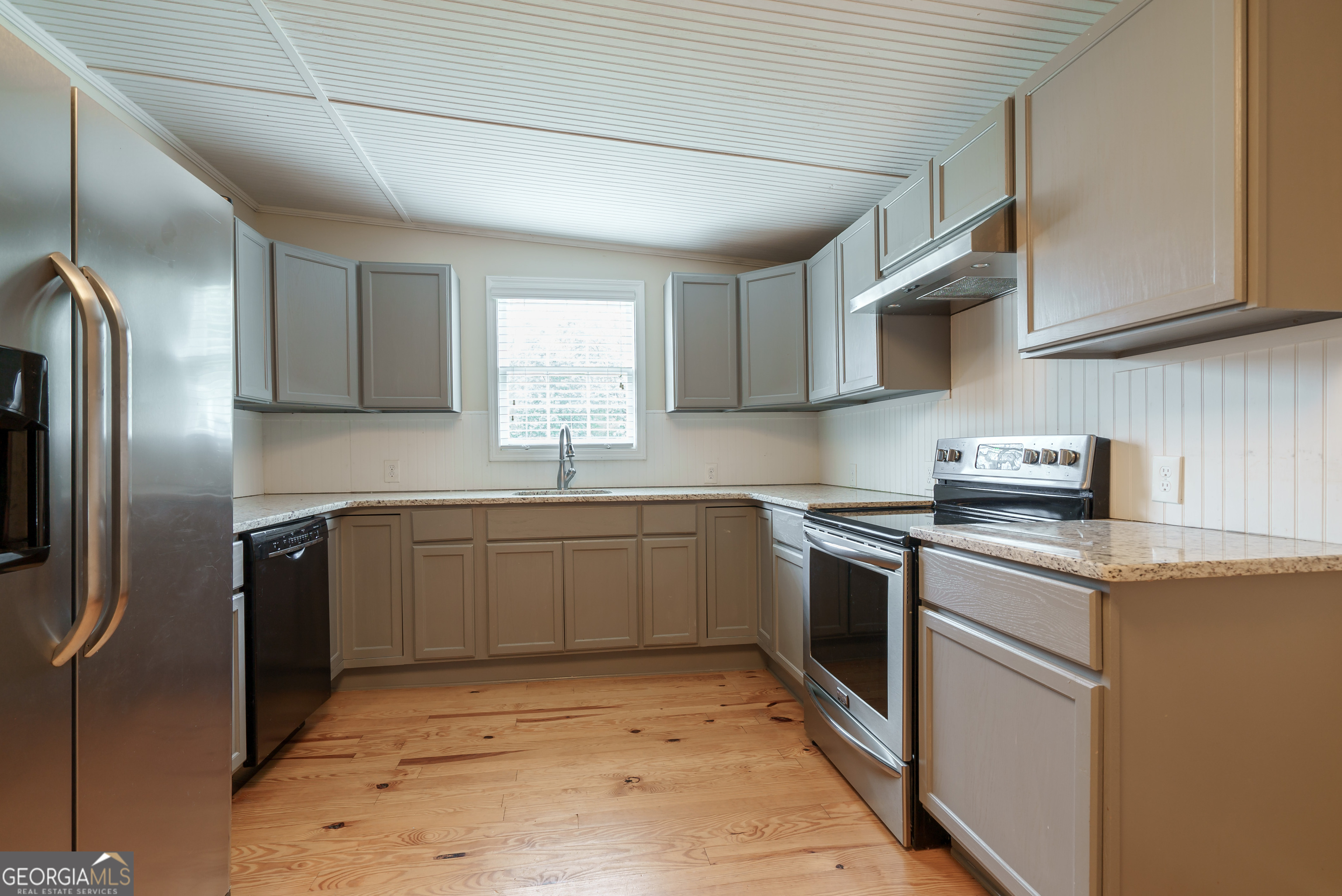 696 North Avenue Property Photo 16