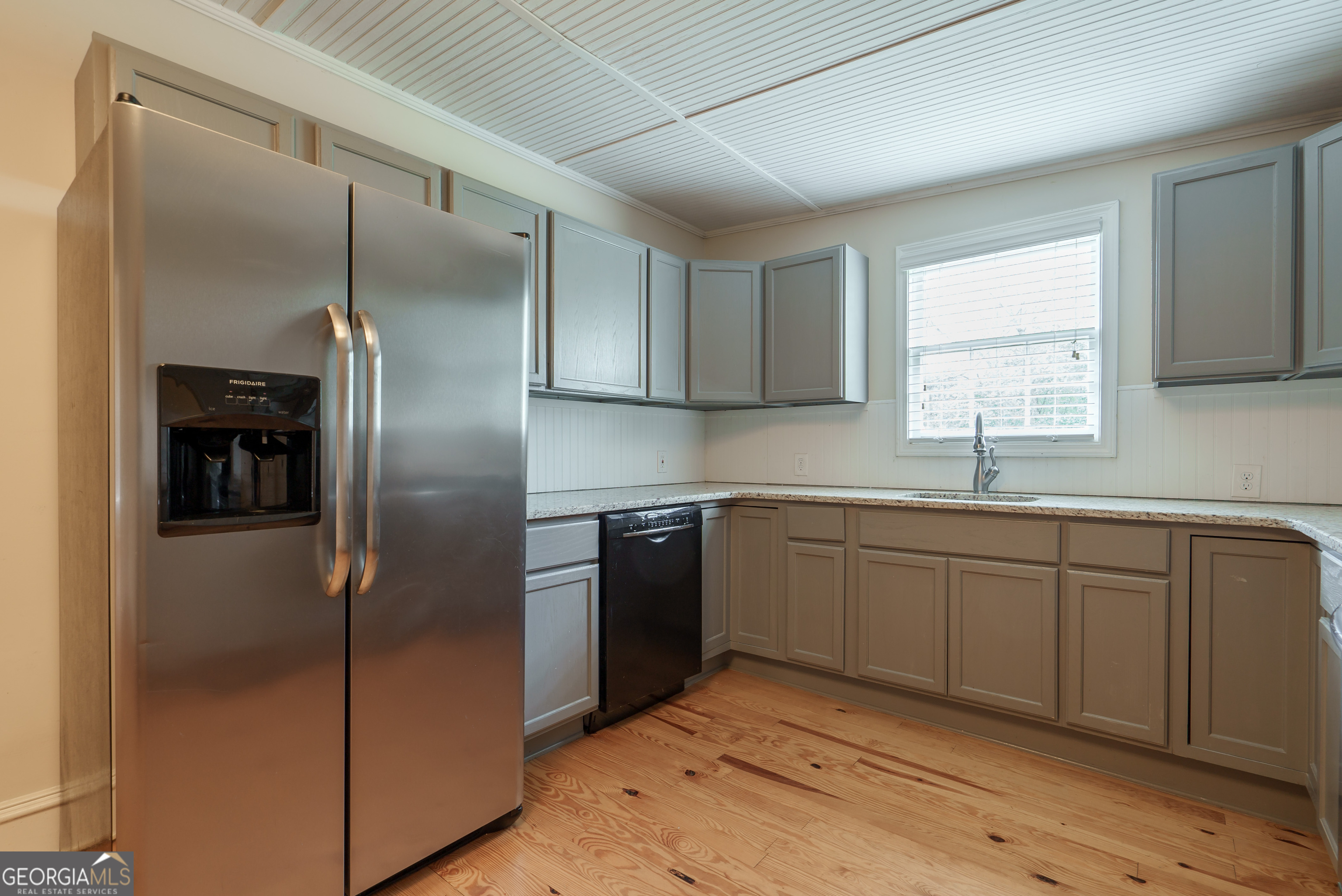 696 North Avenue Property Photo 17