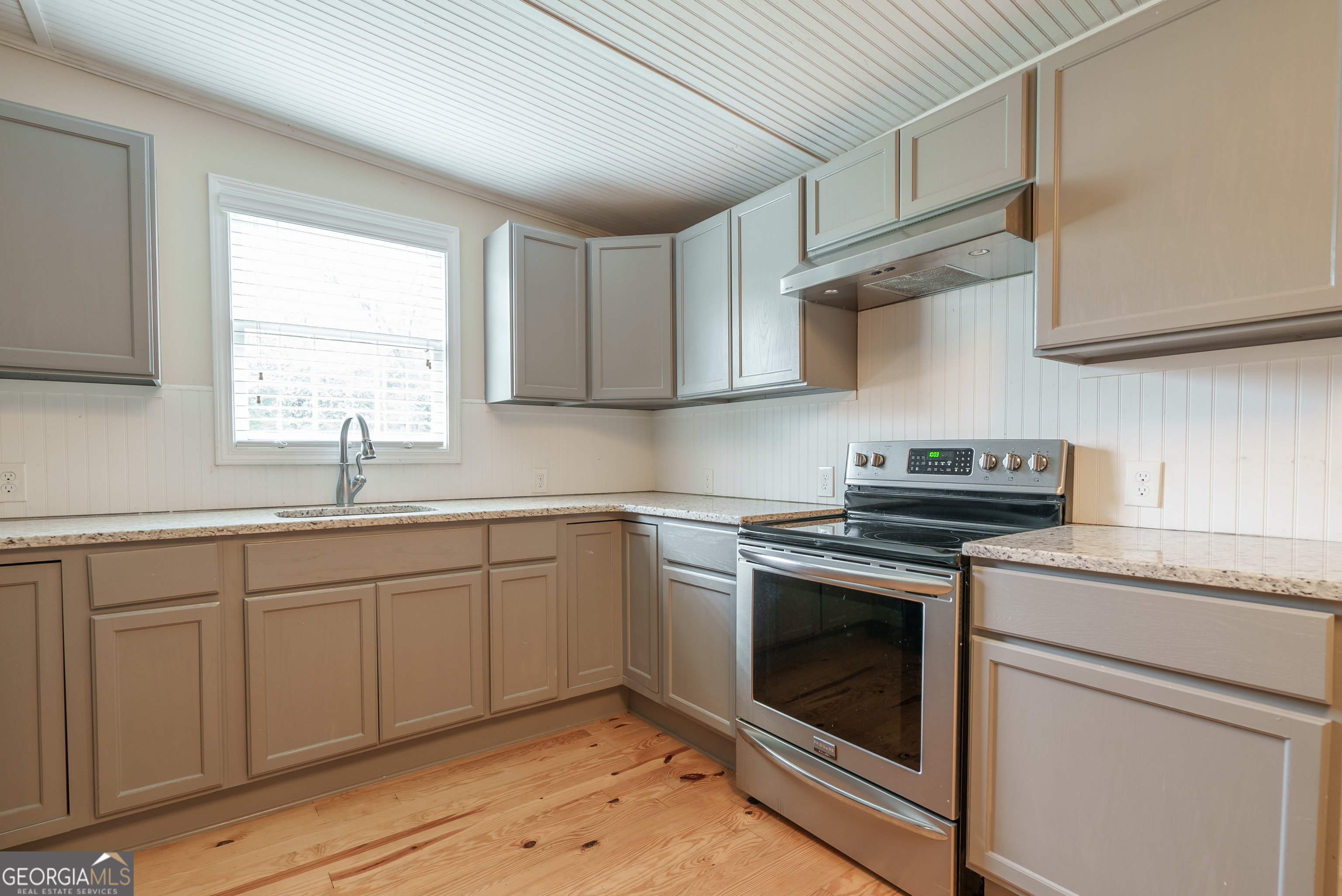 696 North Avenue Property Photo 18