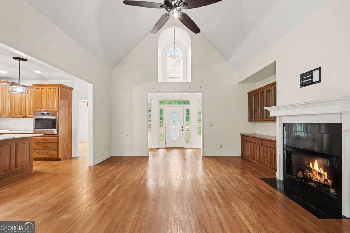 1400 Daniel Road Property Photo 2