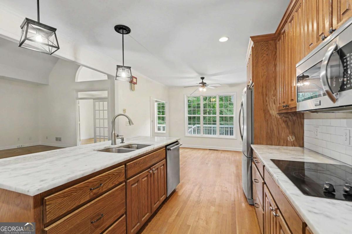1400 Daniel Road Property Photo 11