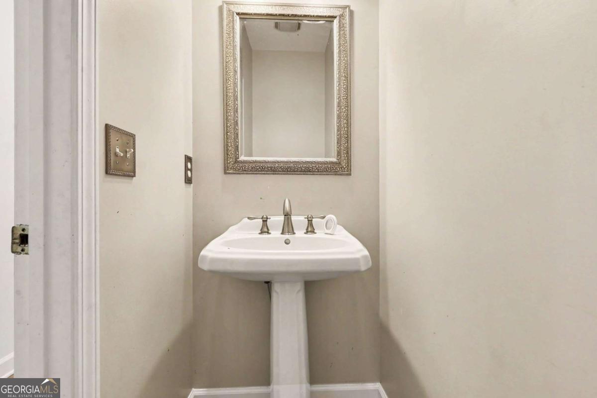 1400 Daniel Road Property Photo 15
