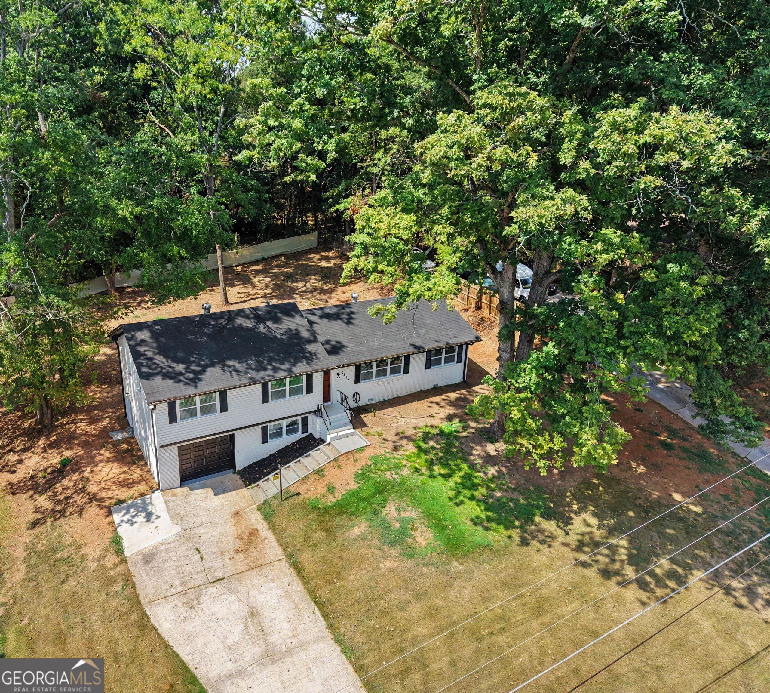 2417 Winshire Drive Property Photo 1