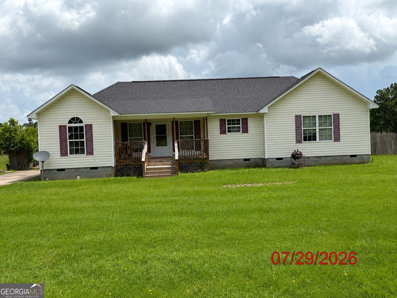 257 E Railroad Street Property Photo 1