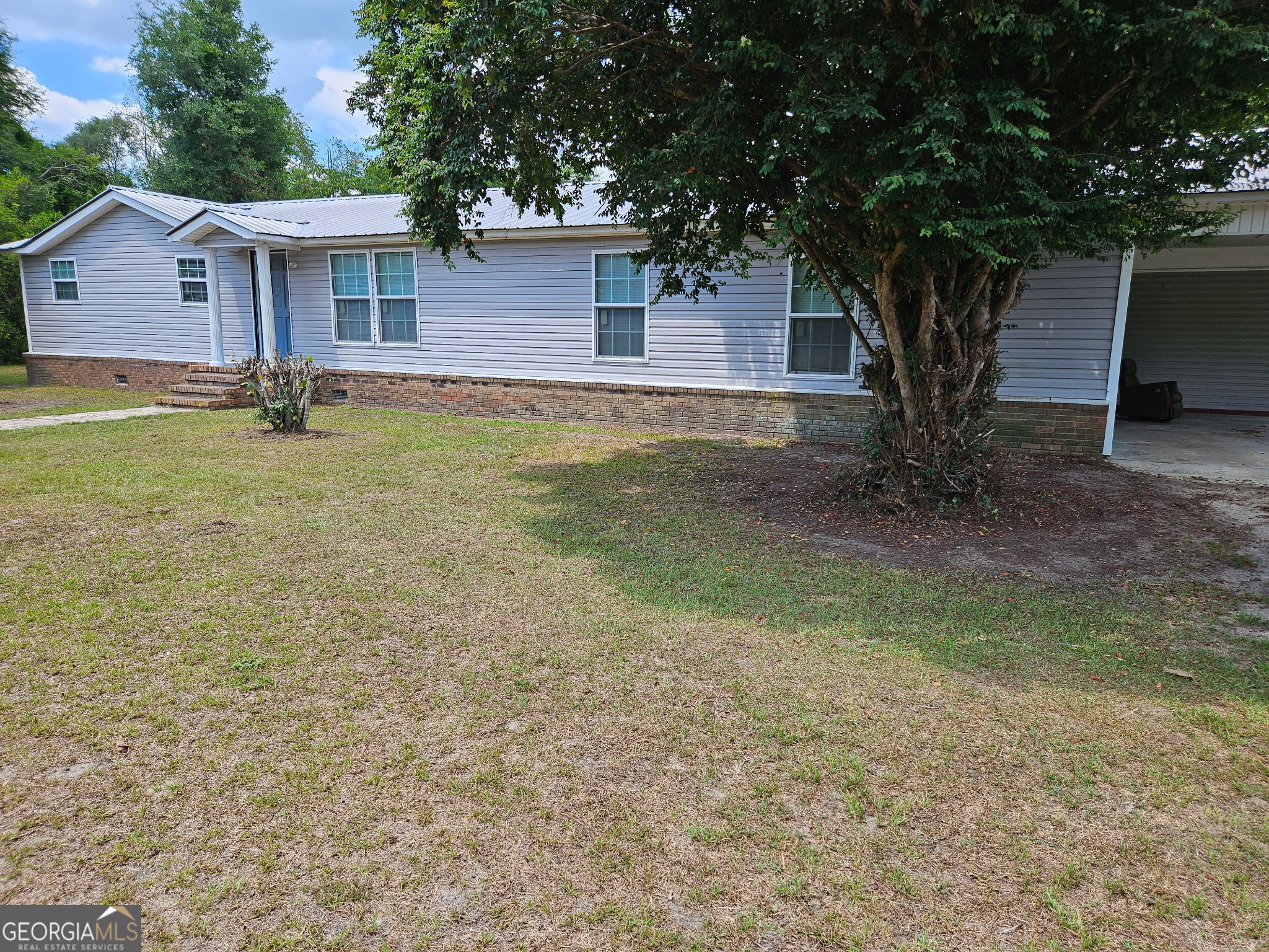 423 Old Louisville Road Property Photo 1