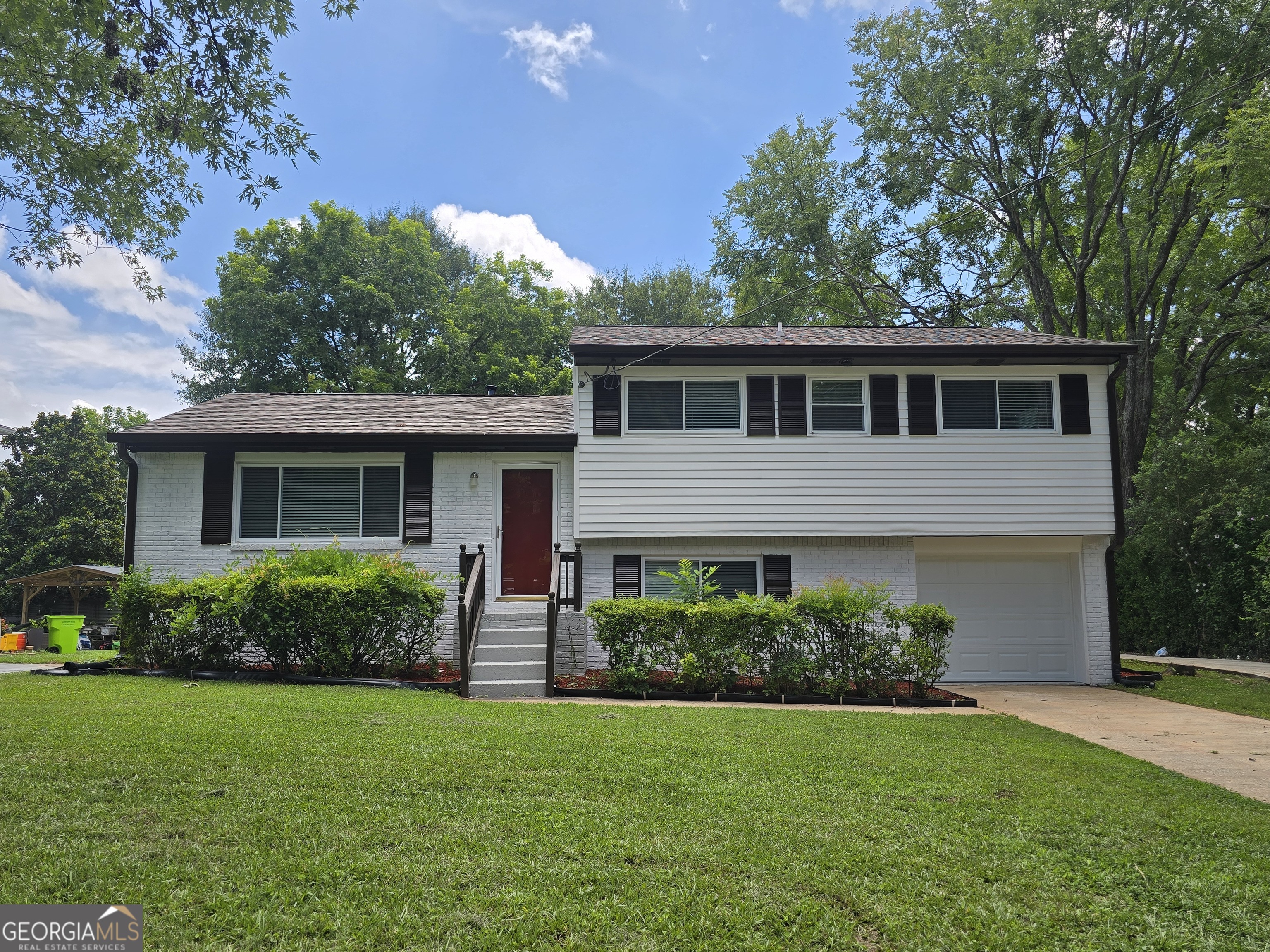 1743 Hillview Avenue Property Photo 1