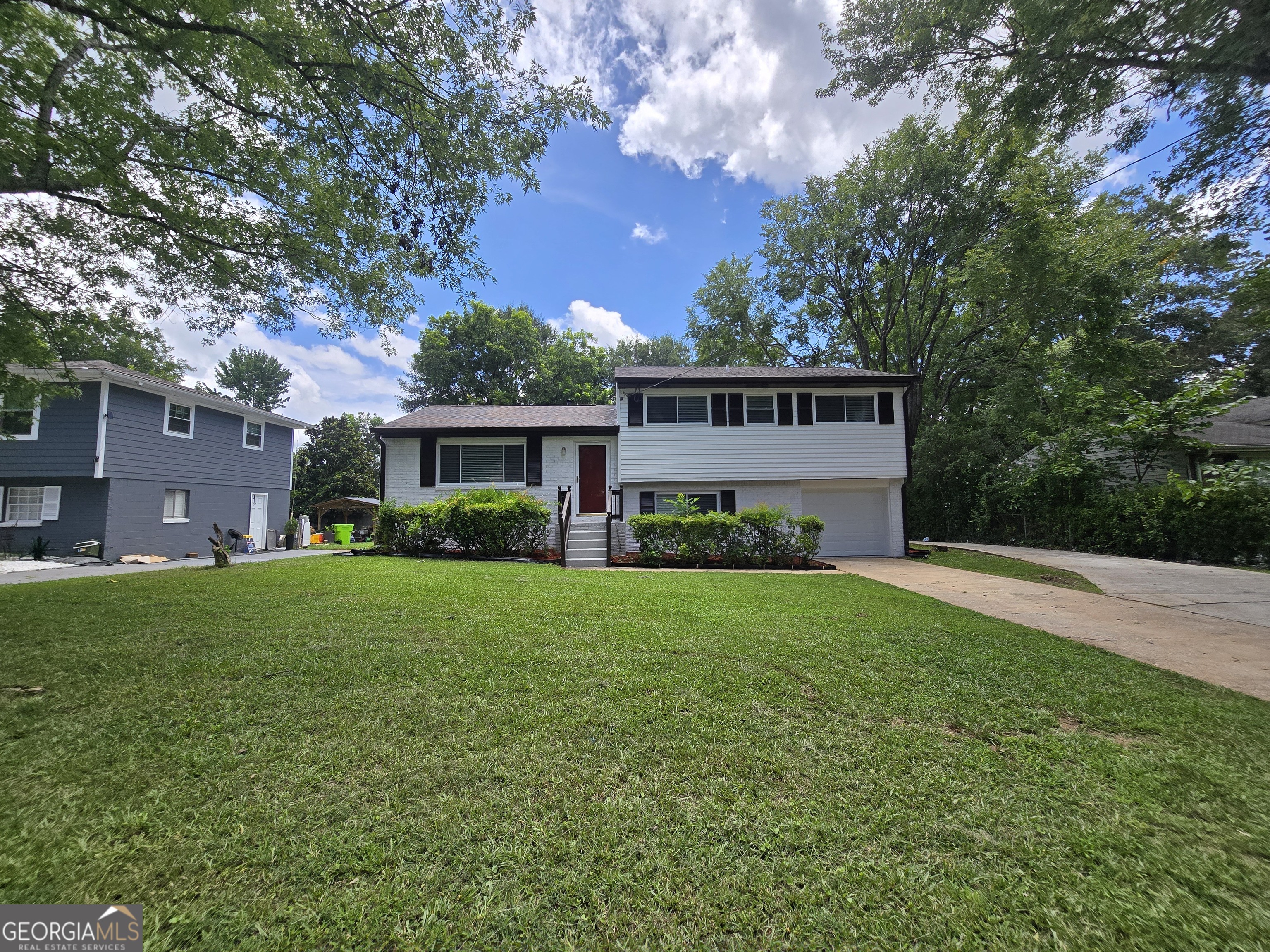1743 Hillview Avenue Property Photo 2
