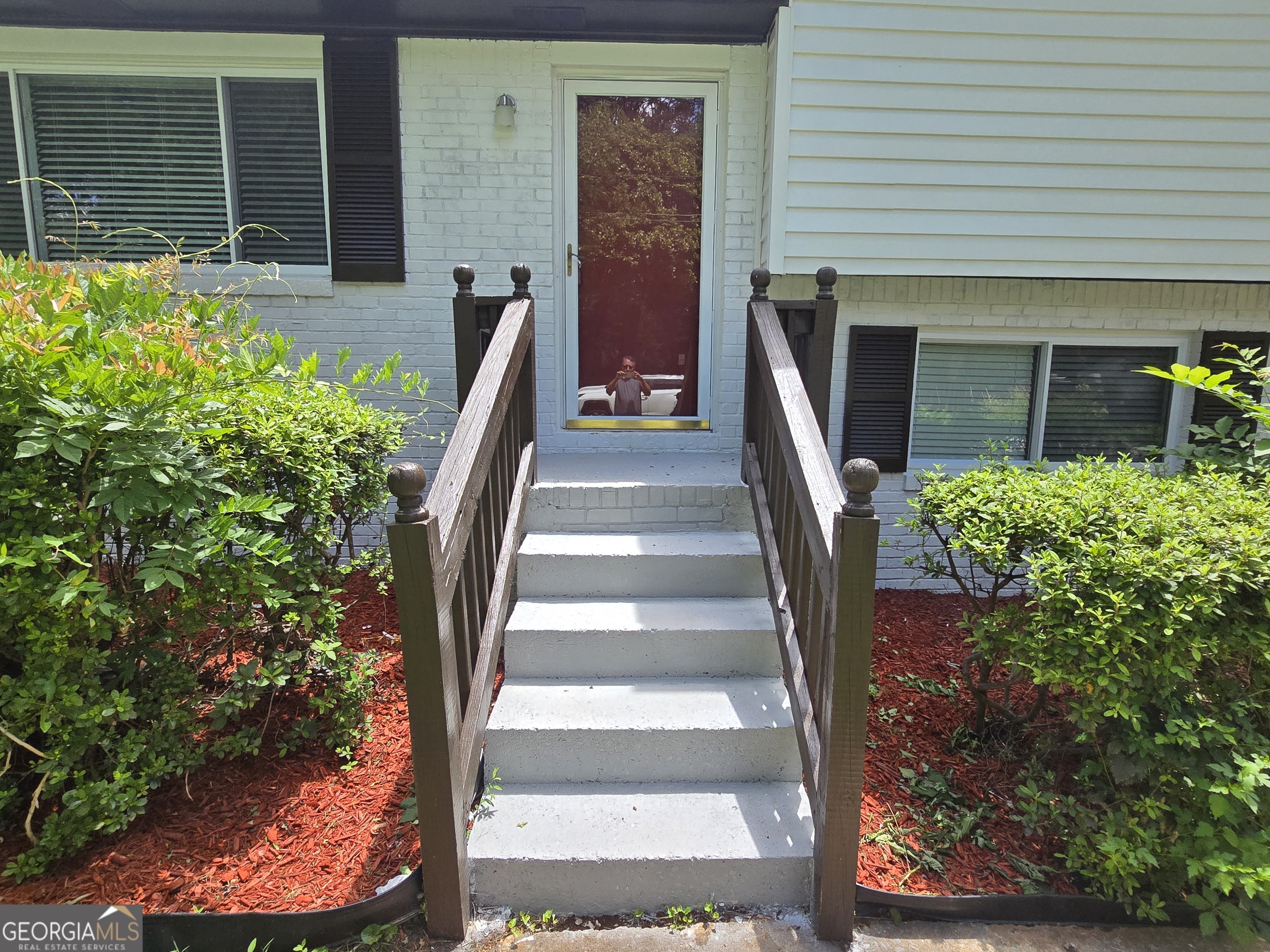 1743 Hillview Avenue Property Photo 3