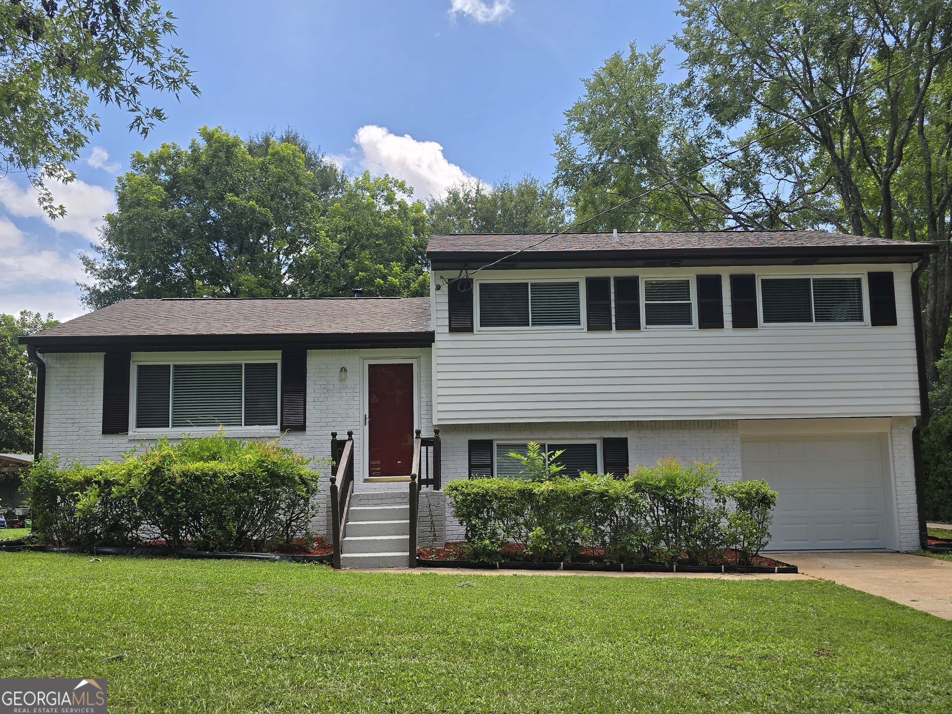 1743 Hillview Avenue Property Photo 4