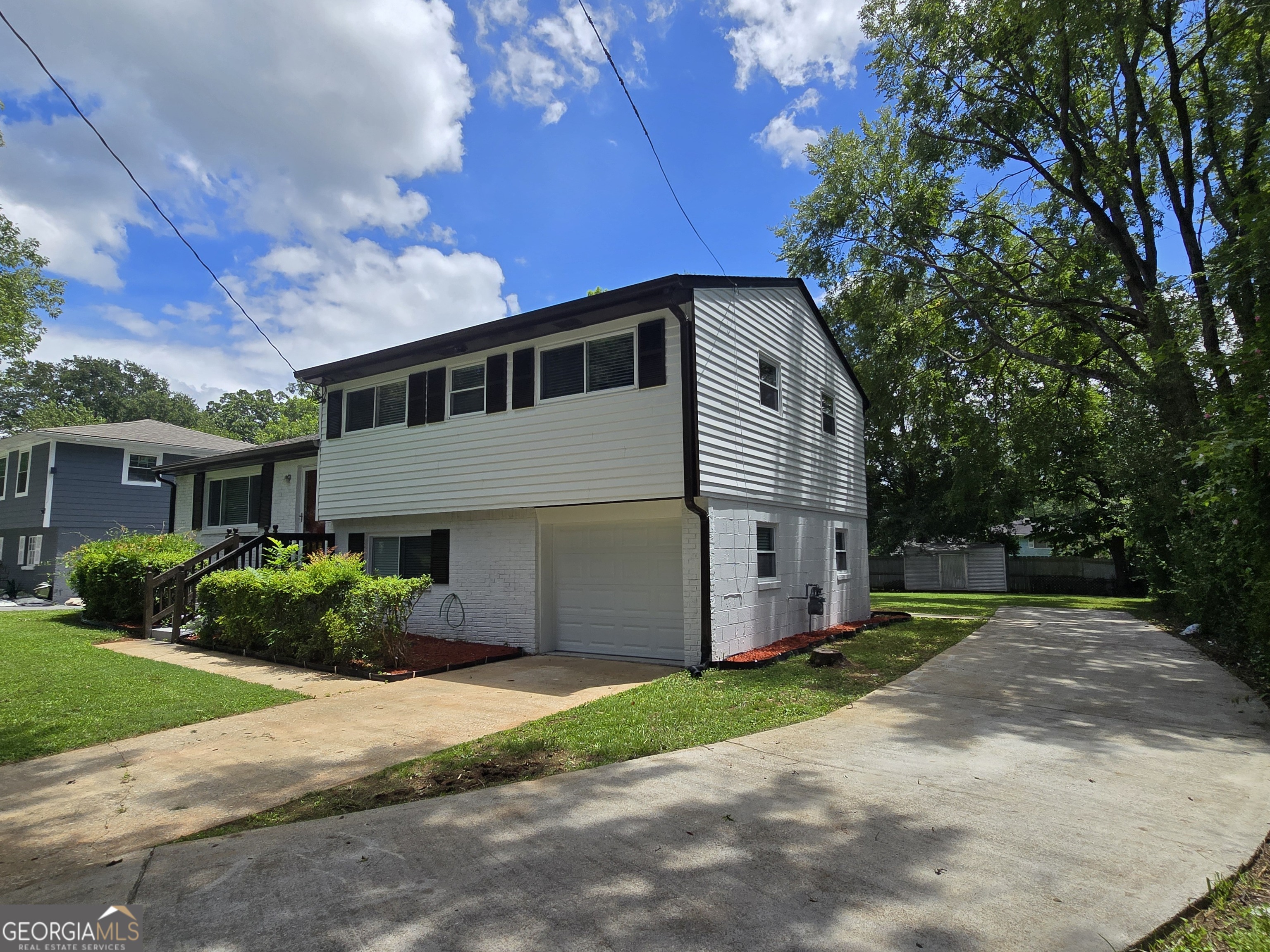 1743 Hillview Avenue Property Photo 6