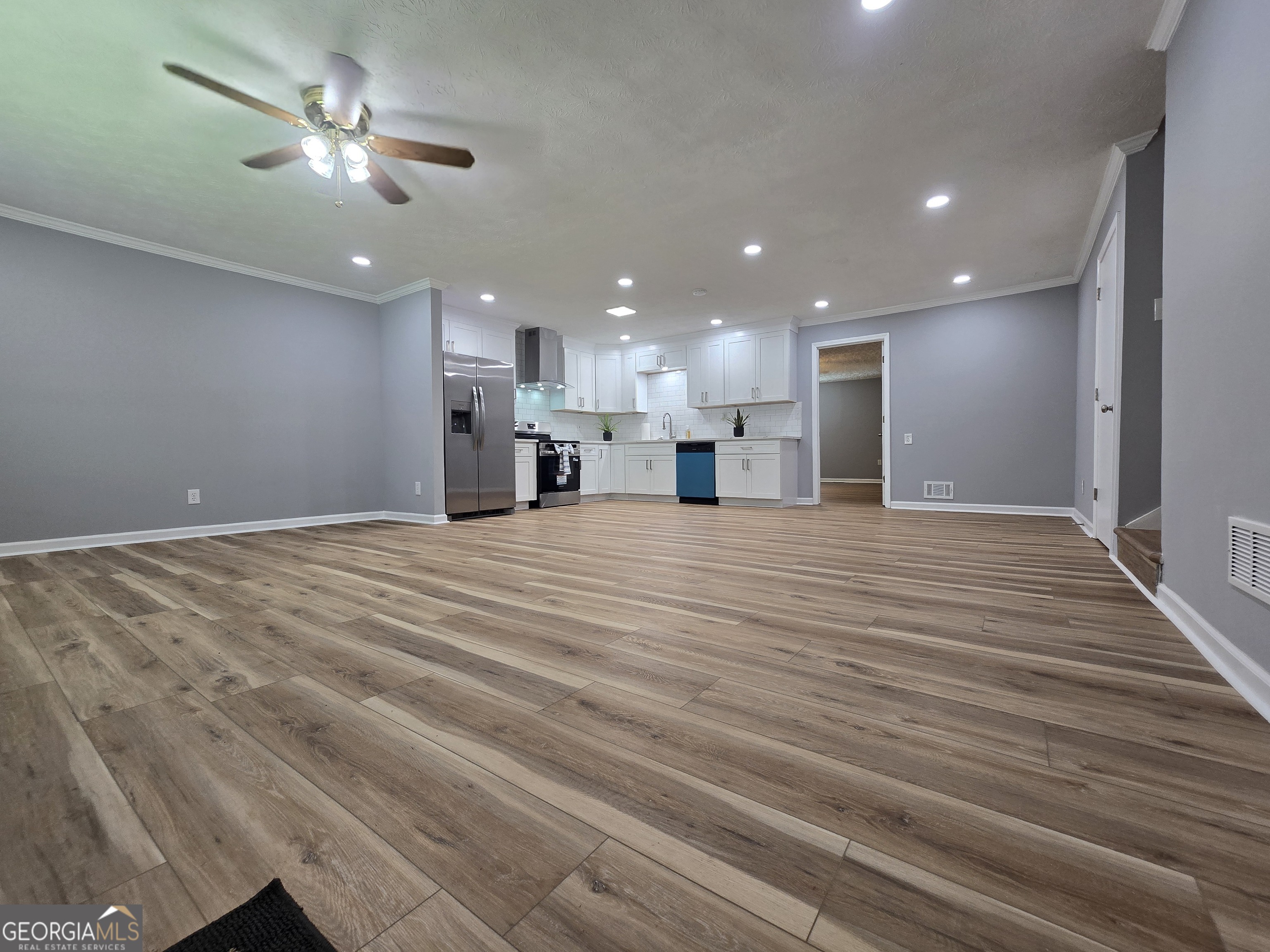 1743 Hillview Avenue Property Photo 7