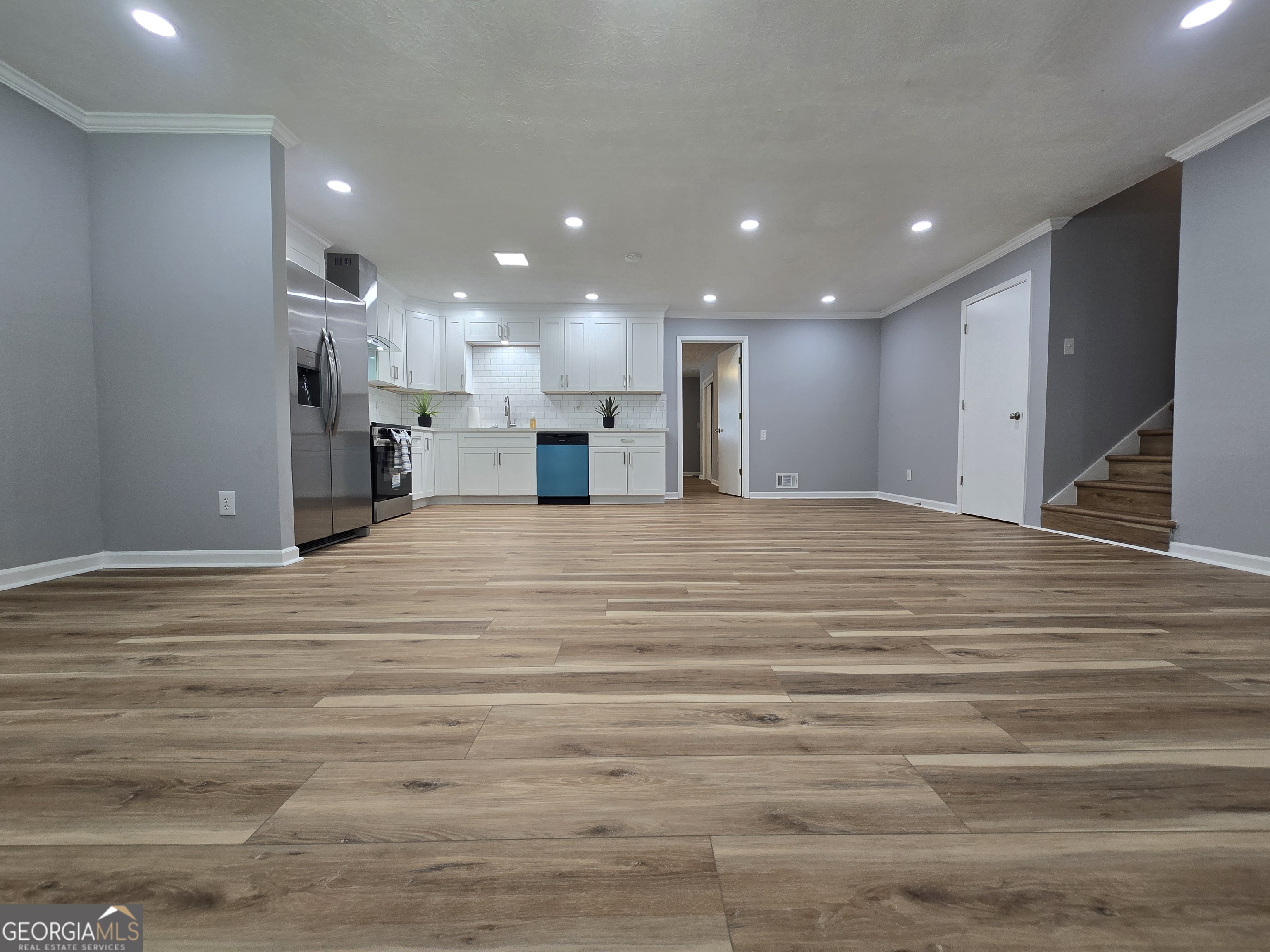1743 Hillview Avenue Property Photo 8