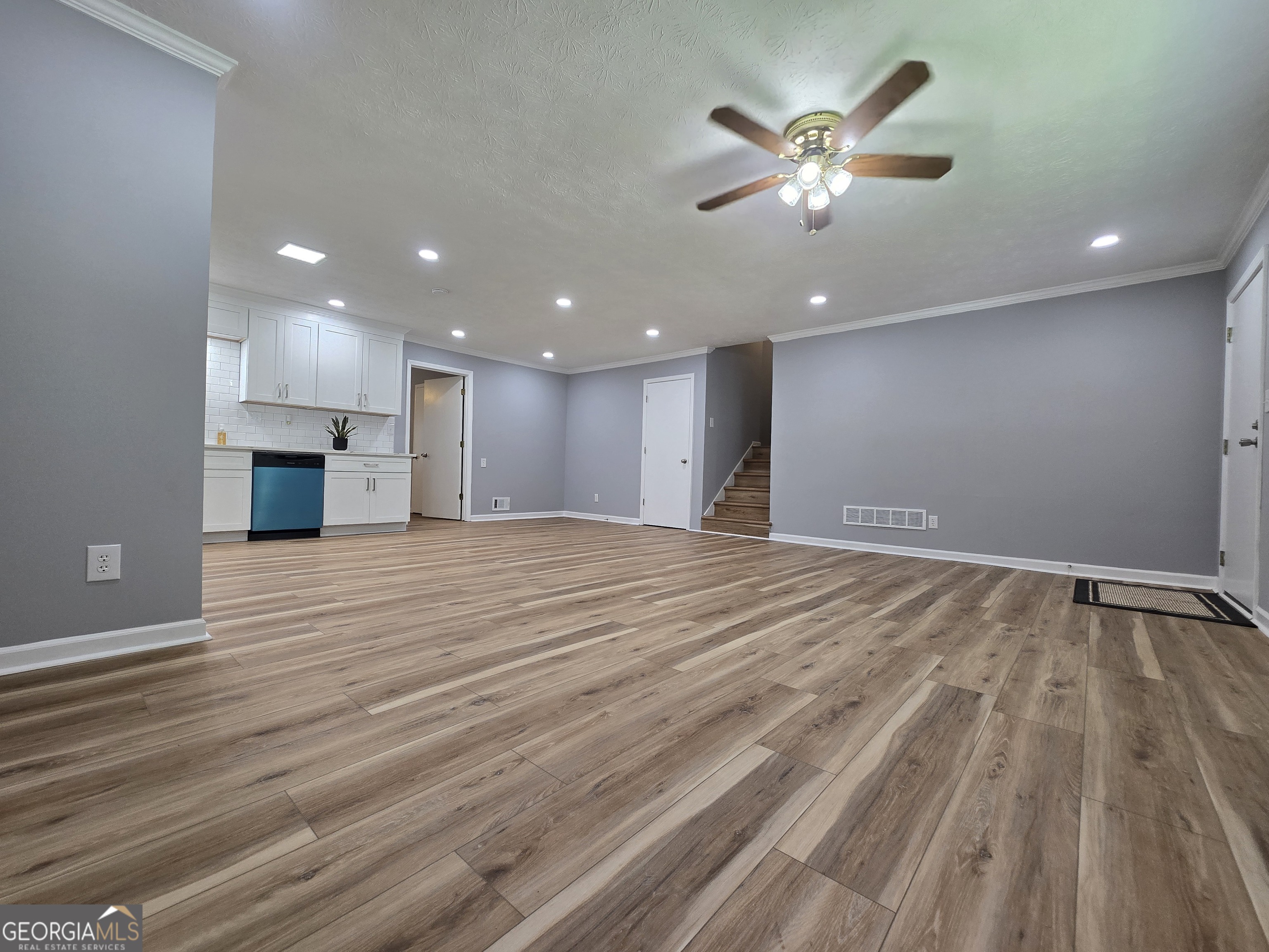 1743 Hillview Avenue Property Photo 9