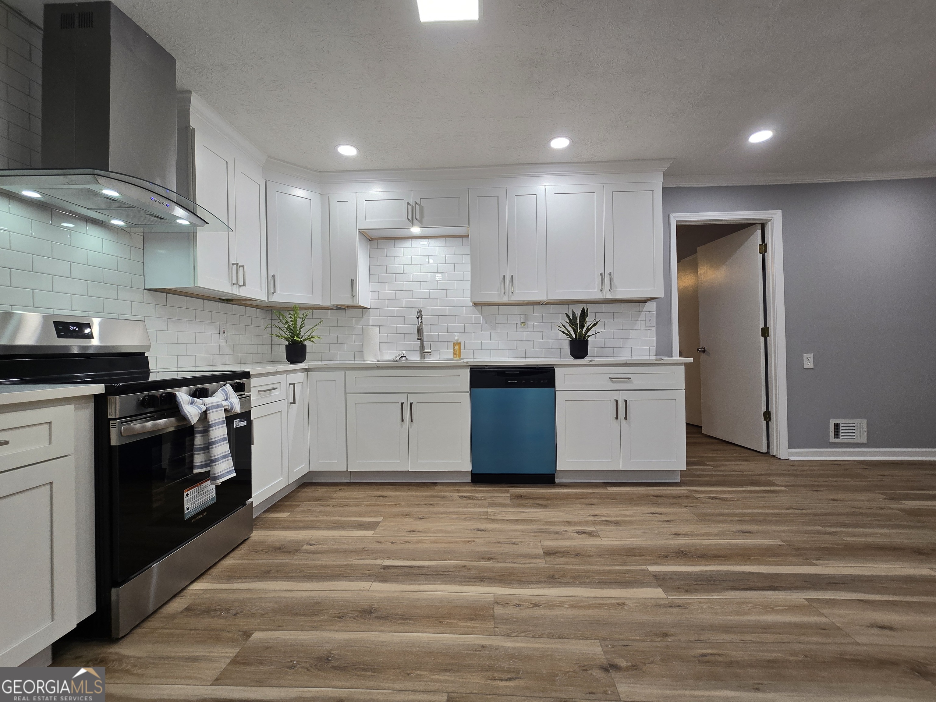 1743 Hillview Avenue Property Photo 38