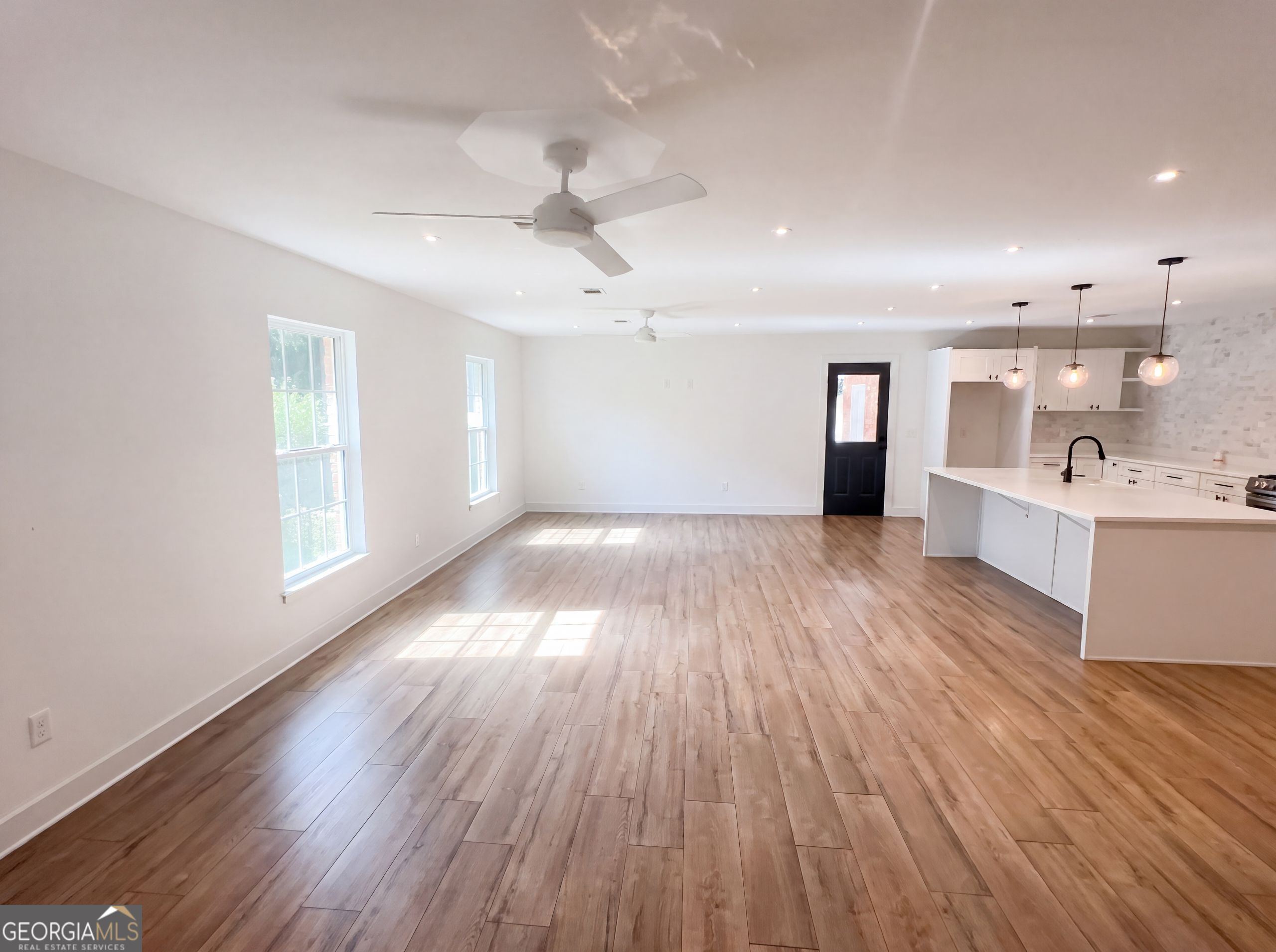 1625 Windsor Drive Property Photo 3