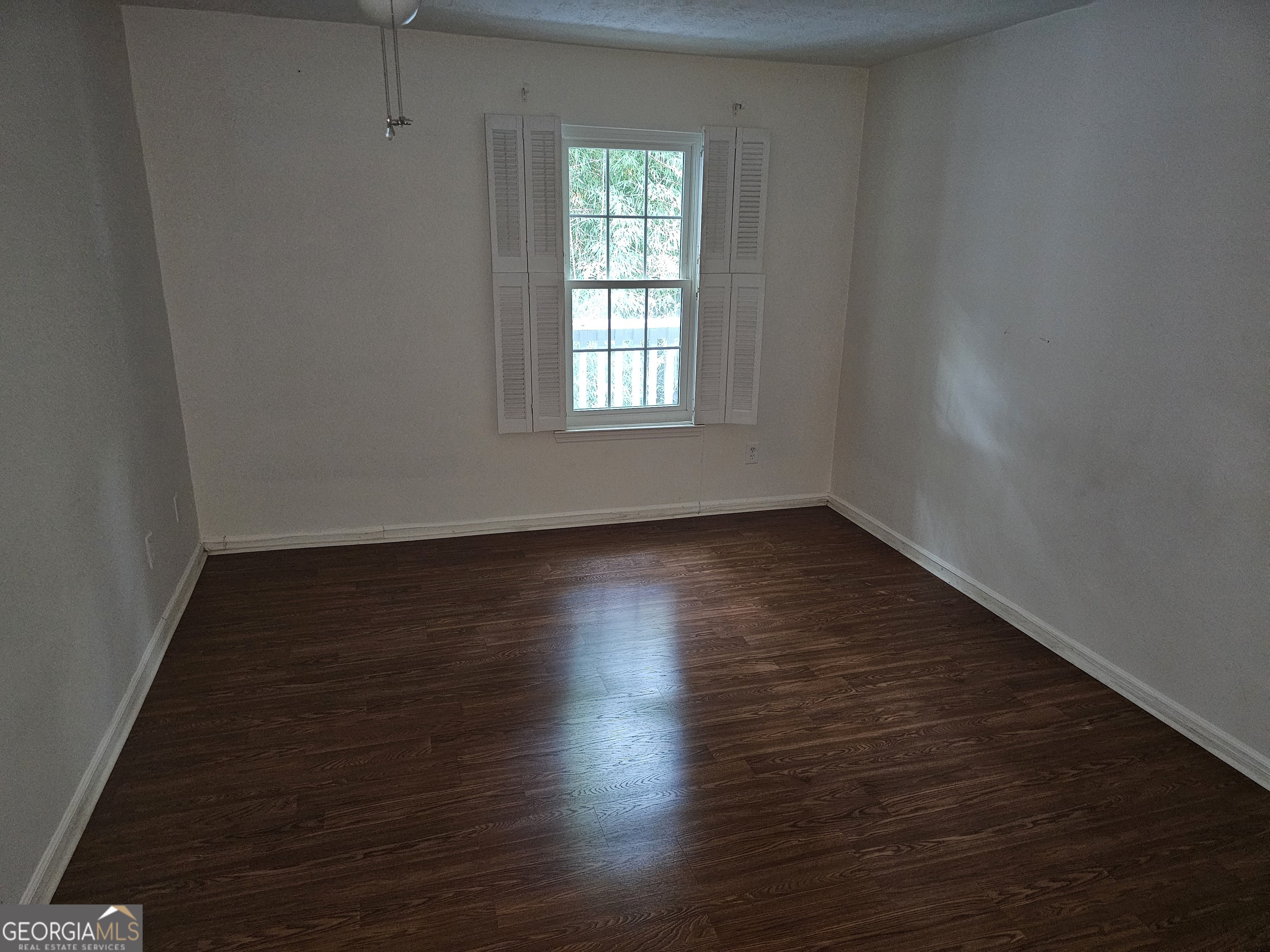 1909 Brian Way Property Photo 5
