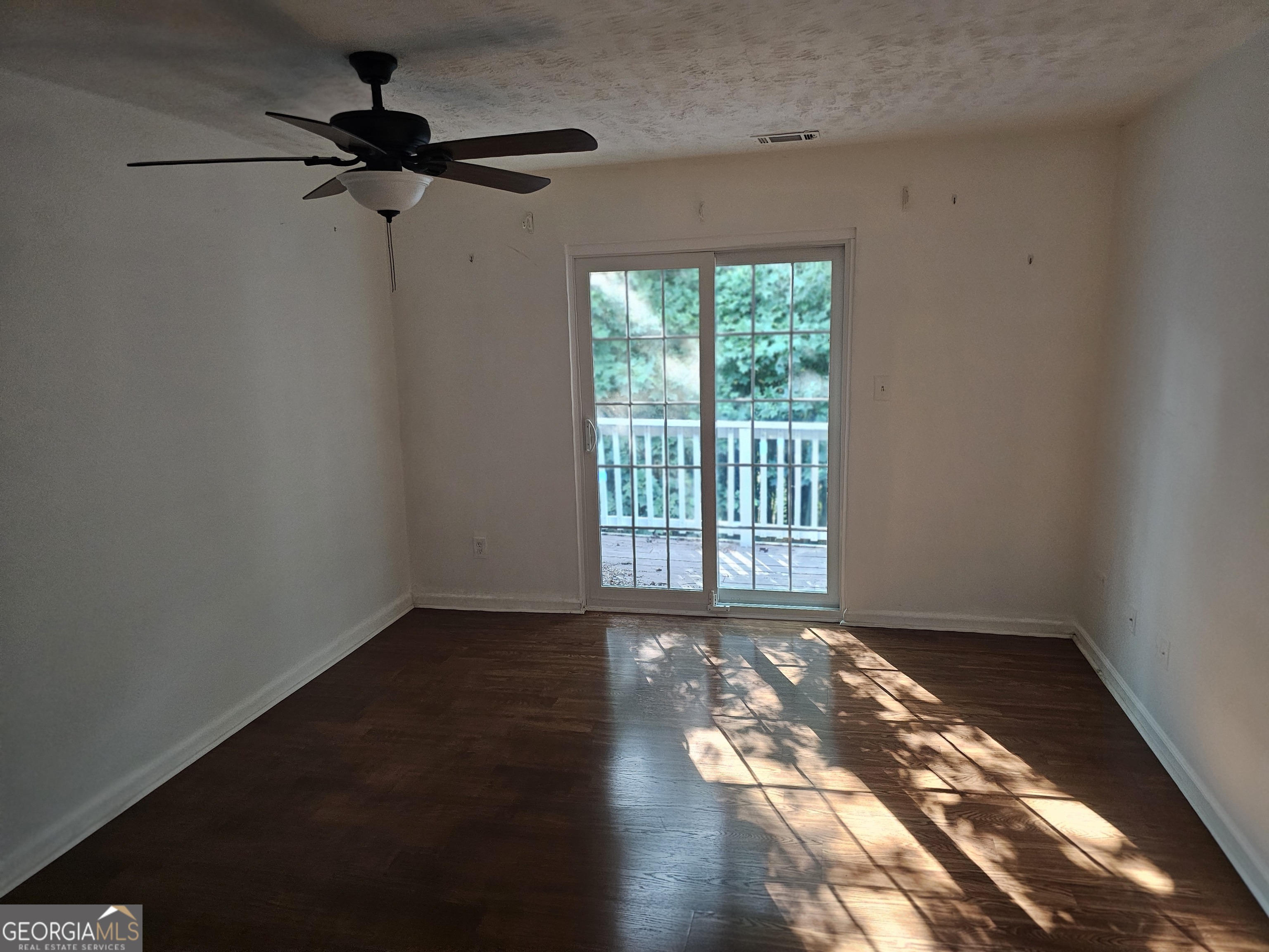 1909 Brian Way Property Photo 6