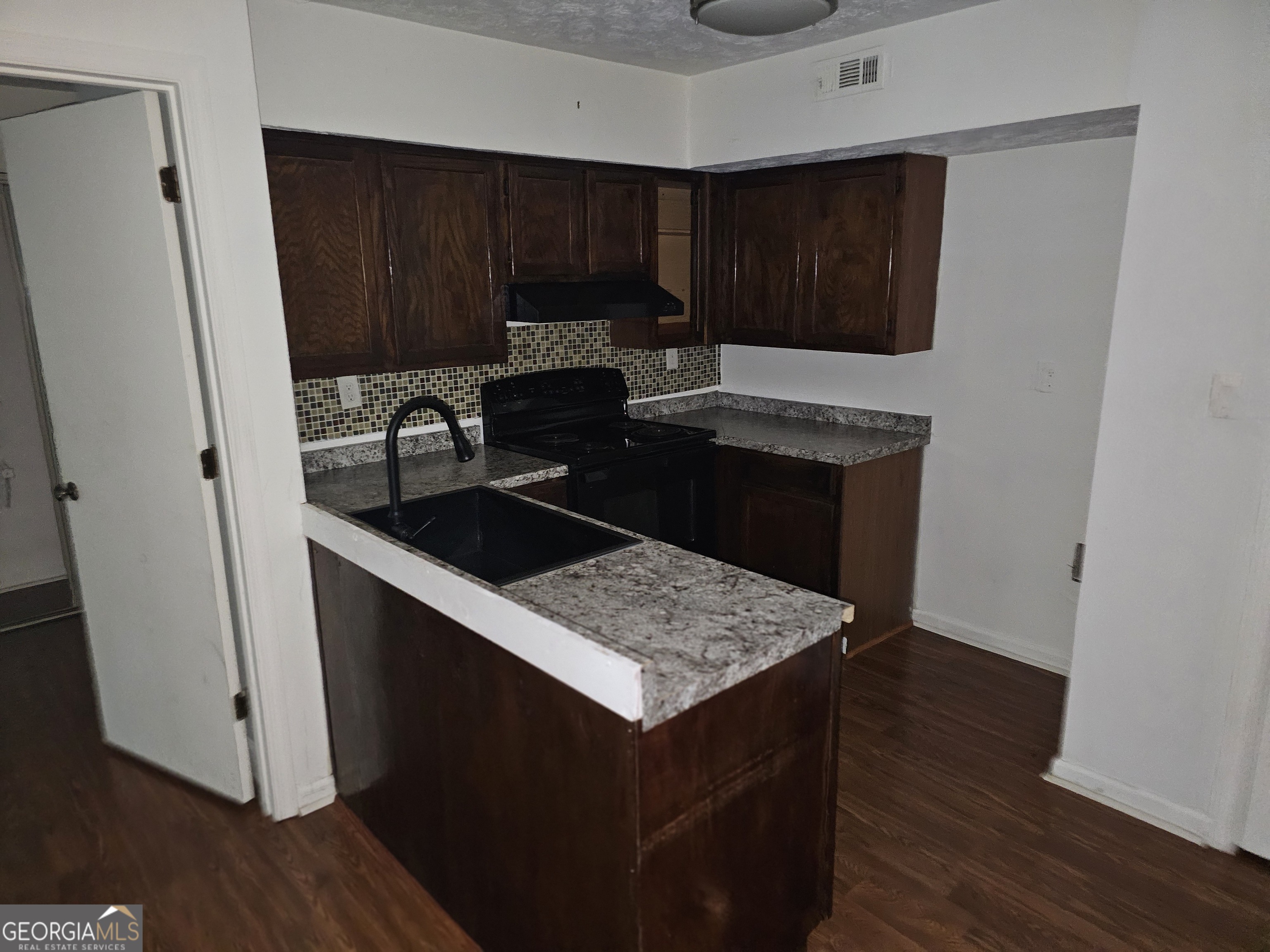 1909 Brian Way Property Photo 7
