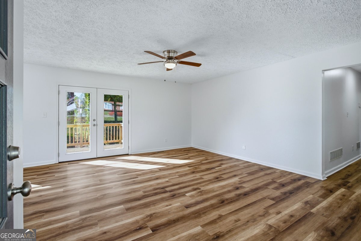16 Rosenwald Drive Property Photo 13