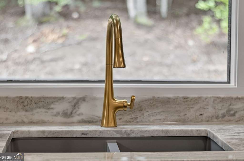 208 Mcclure Way Property Photo 6