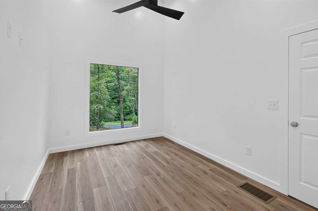 208 Mcclure Way Property Photo 9