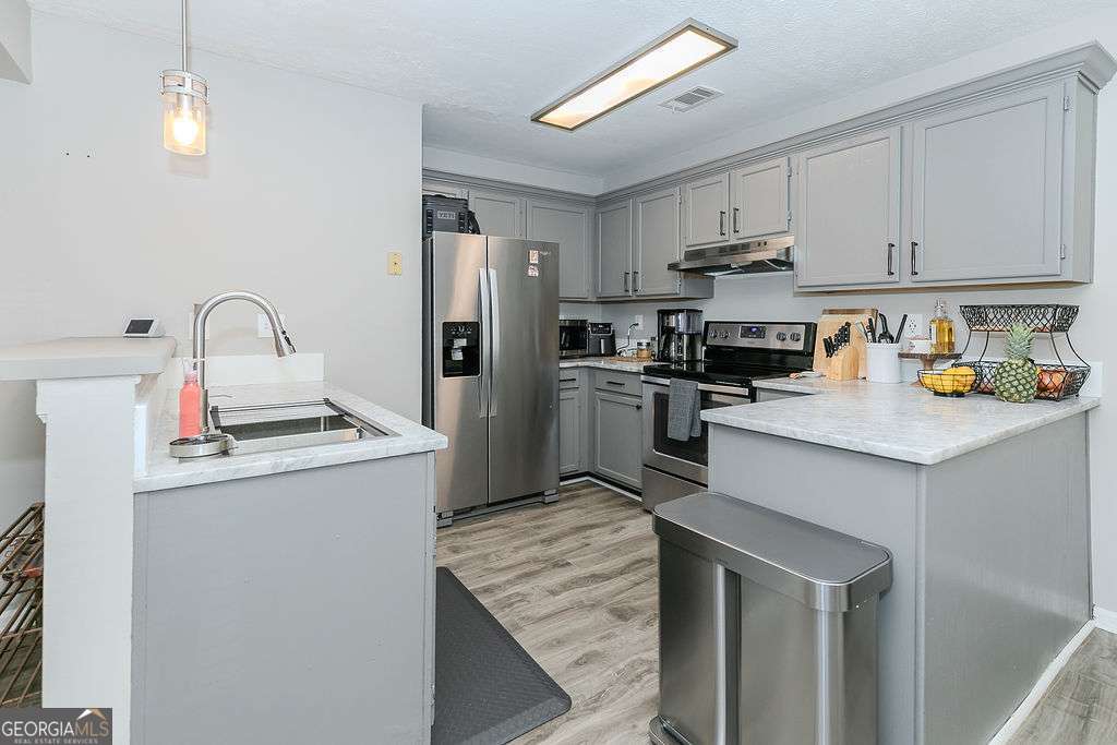 1067 Dover Way Property Photo 7