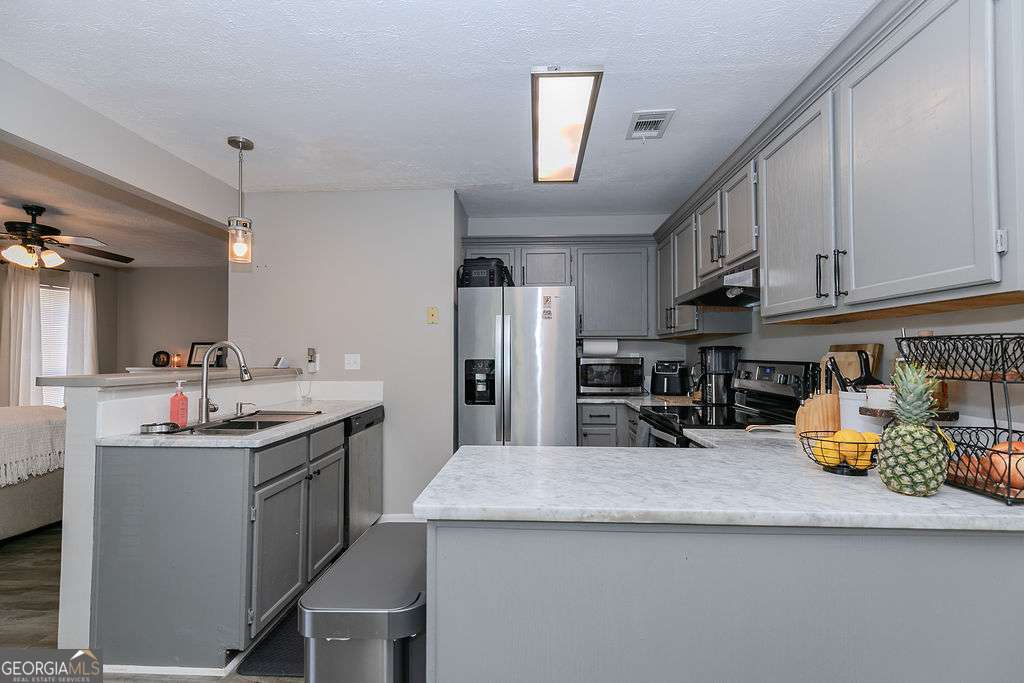 1067 Dover Way Property Photo 8