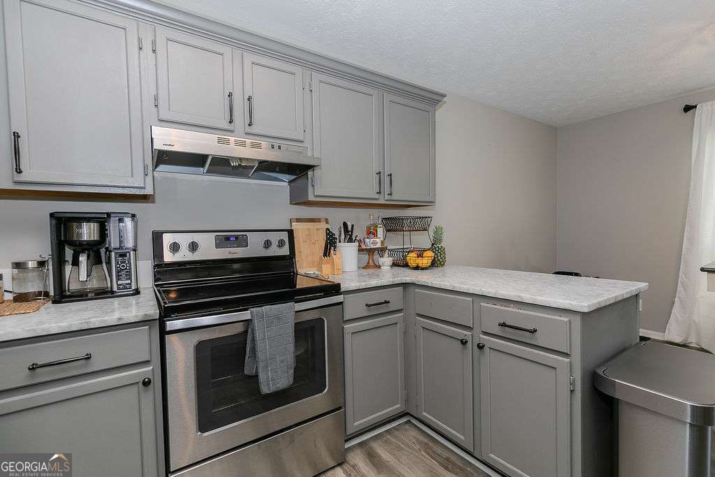 1067 Dover Way Property Photo 9