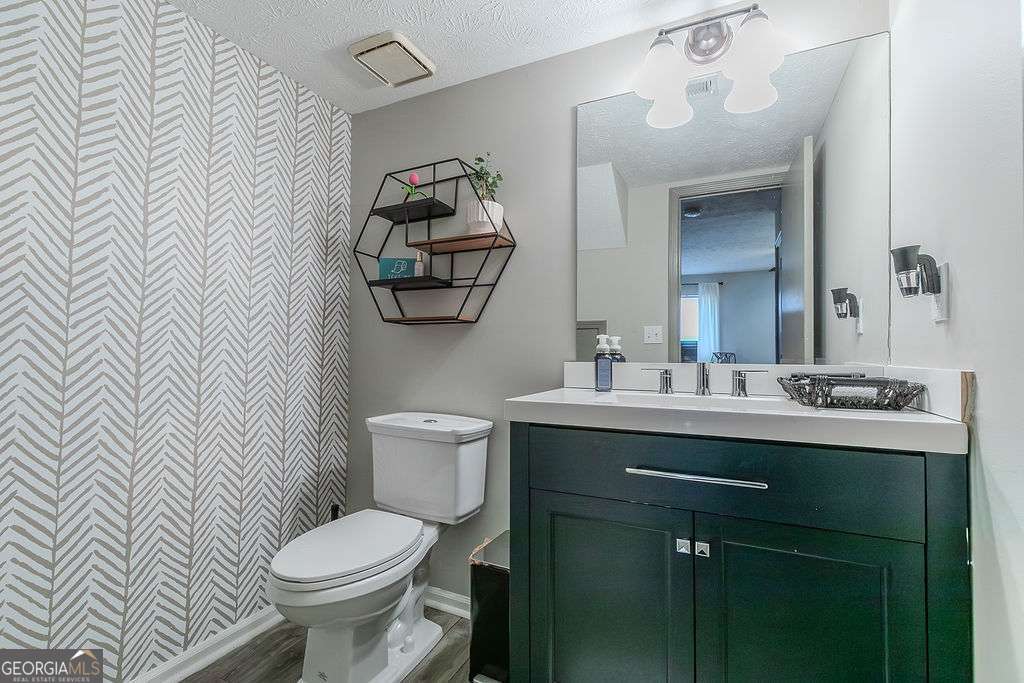 1067 Dover Way Property Photo 13