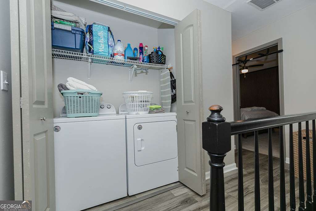 1067 Dover Way Property Photo 14