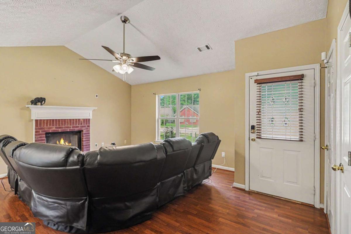 1712 Graystone Drive Property Photo 3