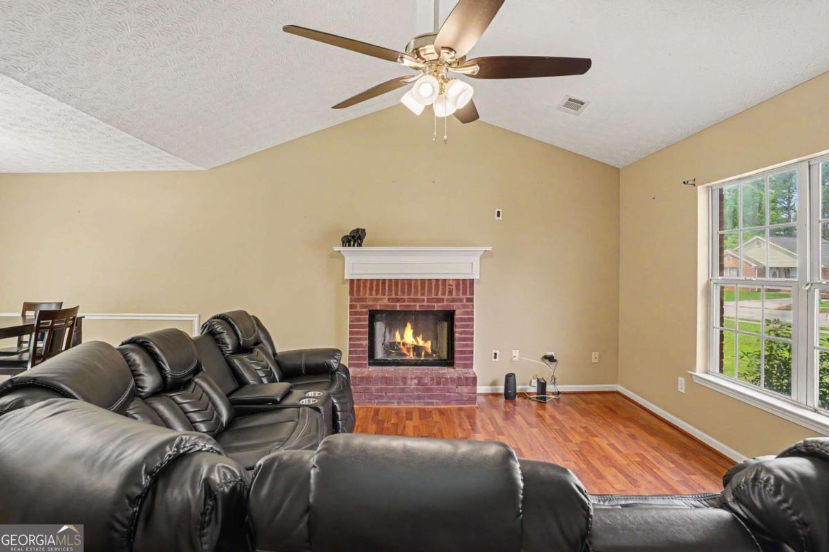 1712 Graystone Drive Property Photo 5