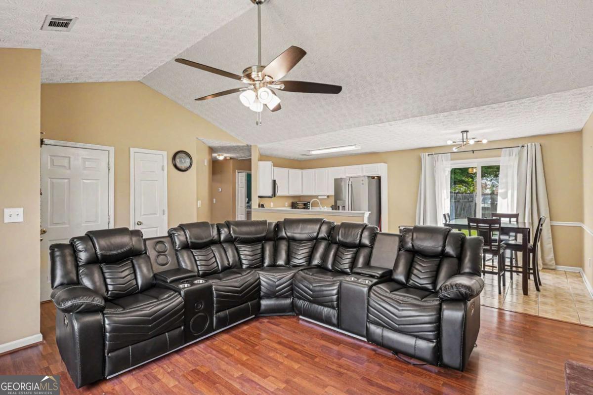 1712 Graystone Drive Property Photo 7