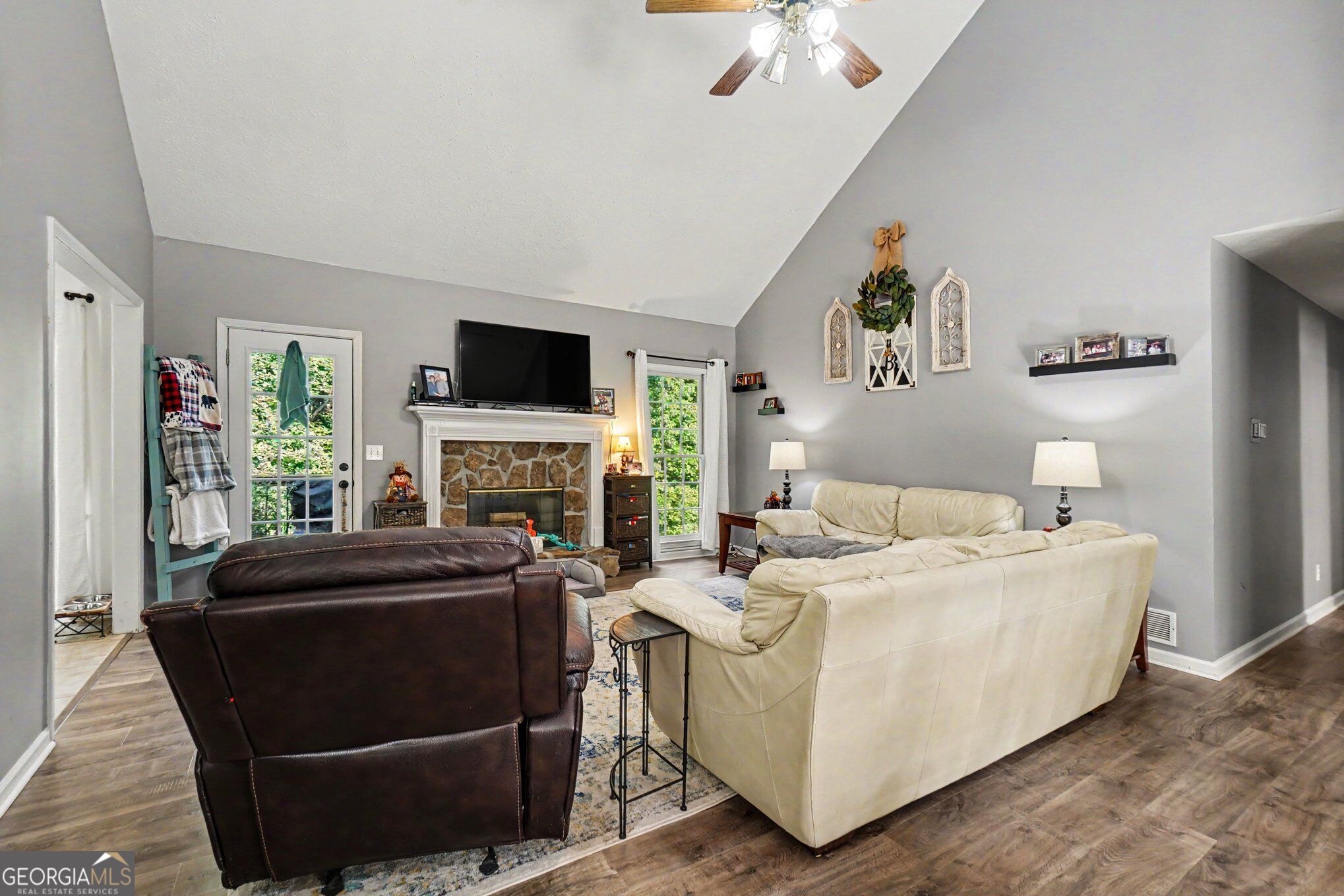 535 Brooksdale Drive Property Photo 4