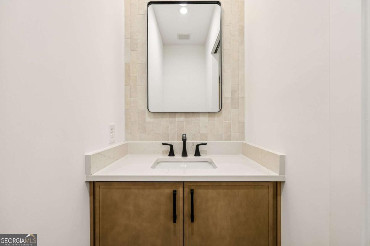112 1st Avenue Property Photo 19