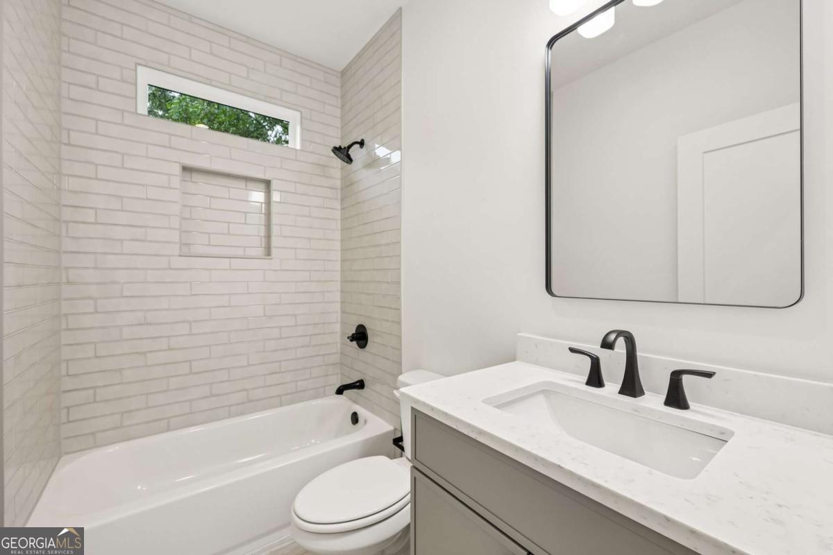 112 1st Avenue Property Photo 27
