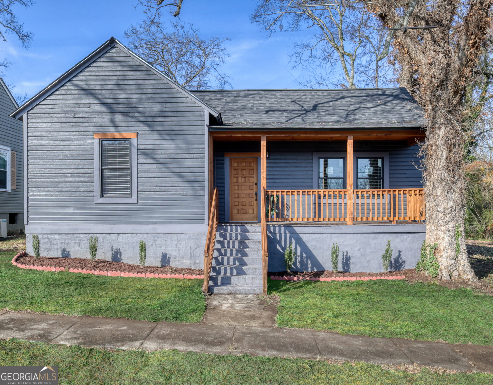11 N Mclin Street Sw Property Photo 1