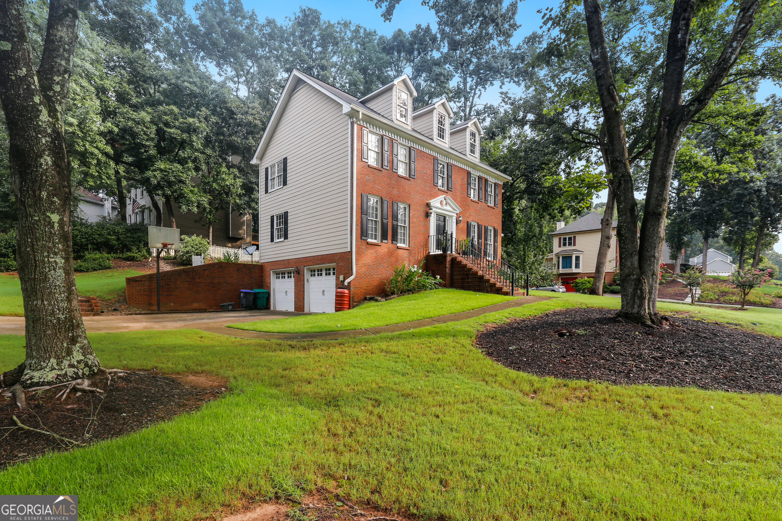 1575 Thoreau Drive Property Photo 3