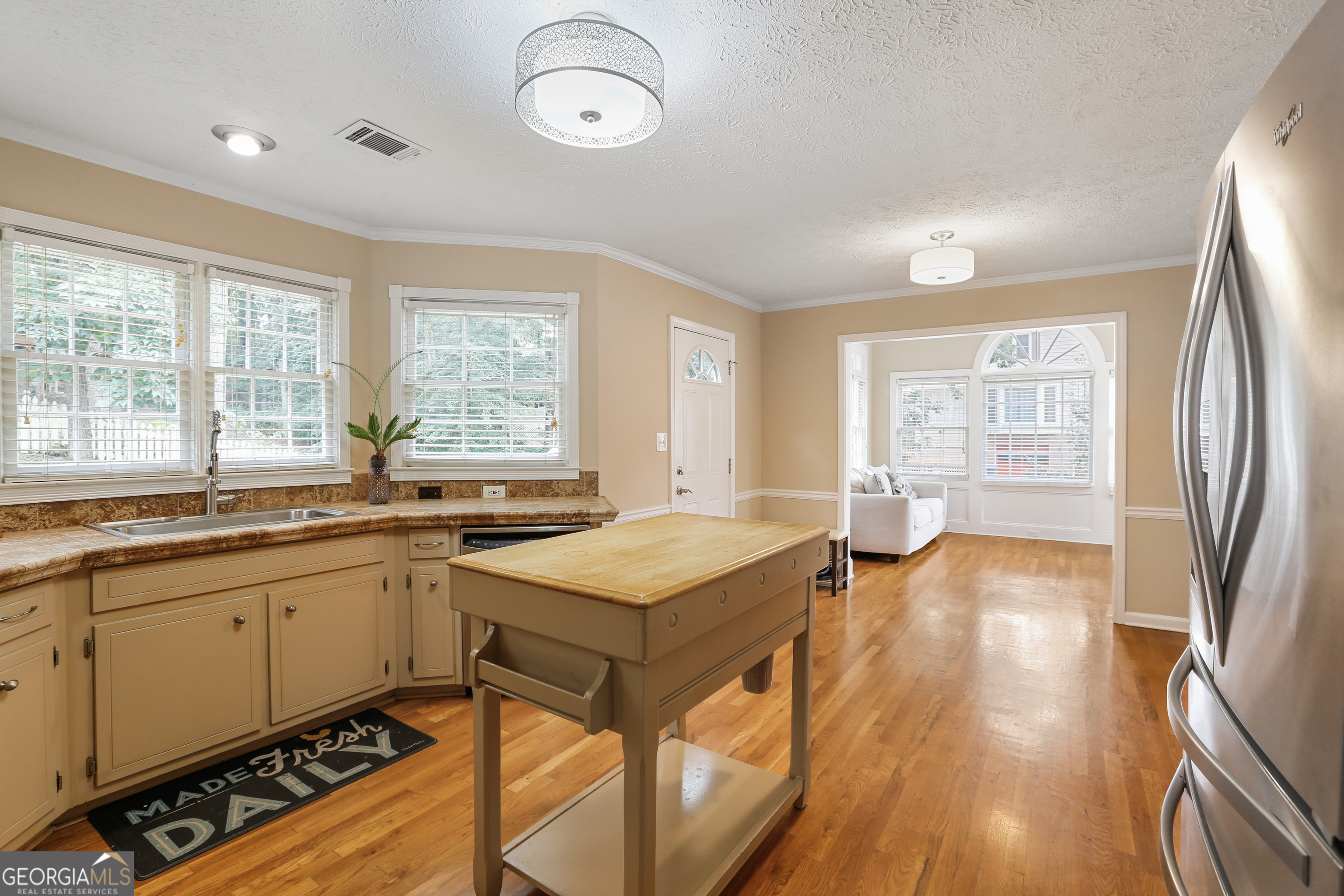 1575 Thoreau Drive Property Photo 8