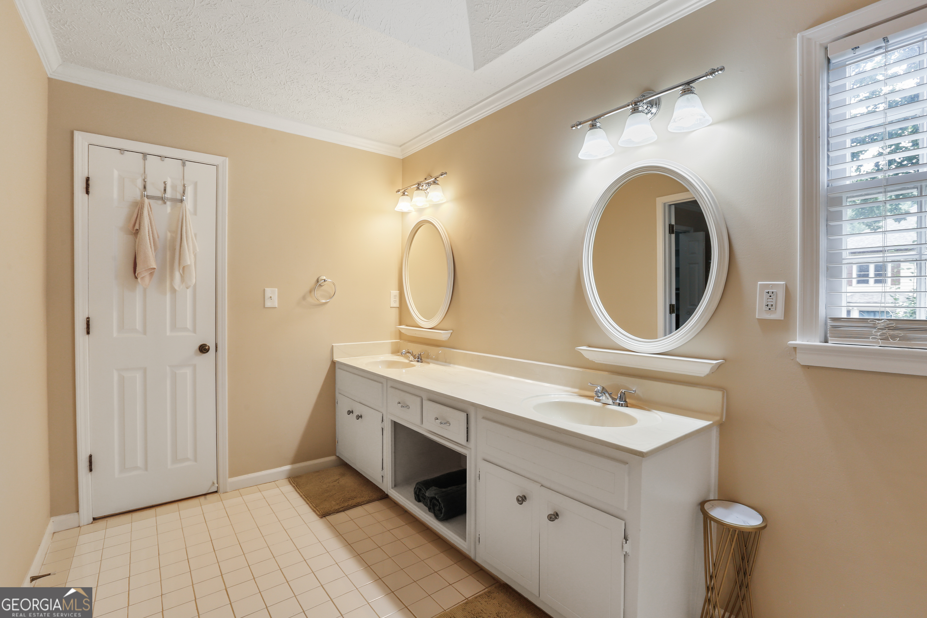 1575 Thoreau Drive Property Photo 28