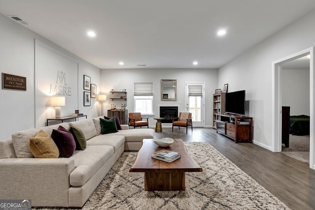 905 Habersham Court Property Photo 4