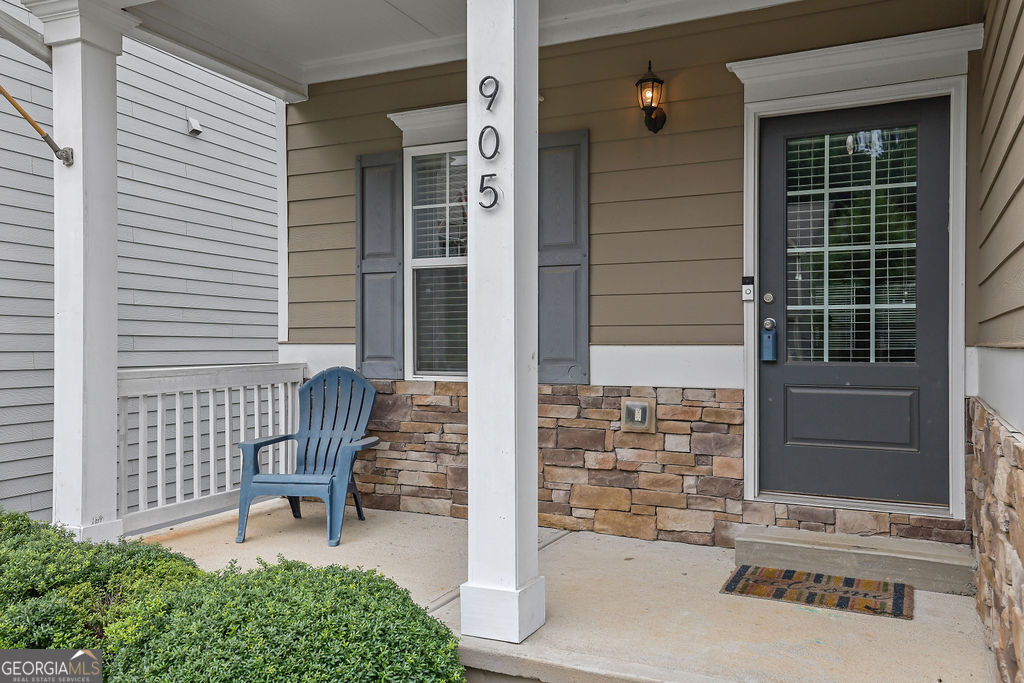 905 Habersham Court Property Photo 8