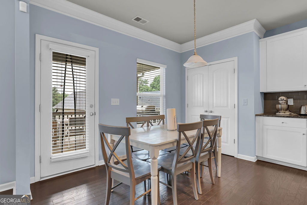 905 Habersham Court Property Photo 18