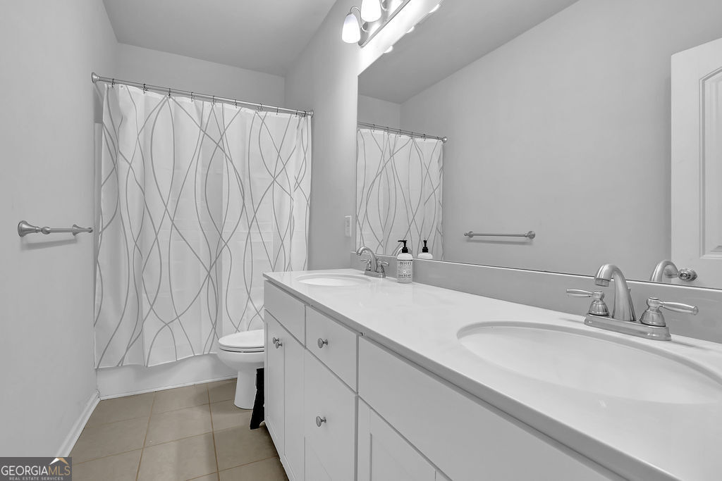 905 Habersham Court Property Photo 24
