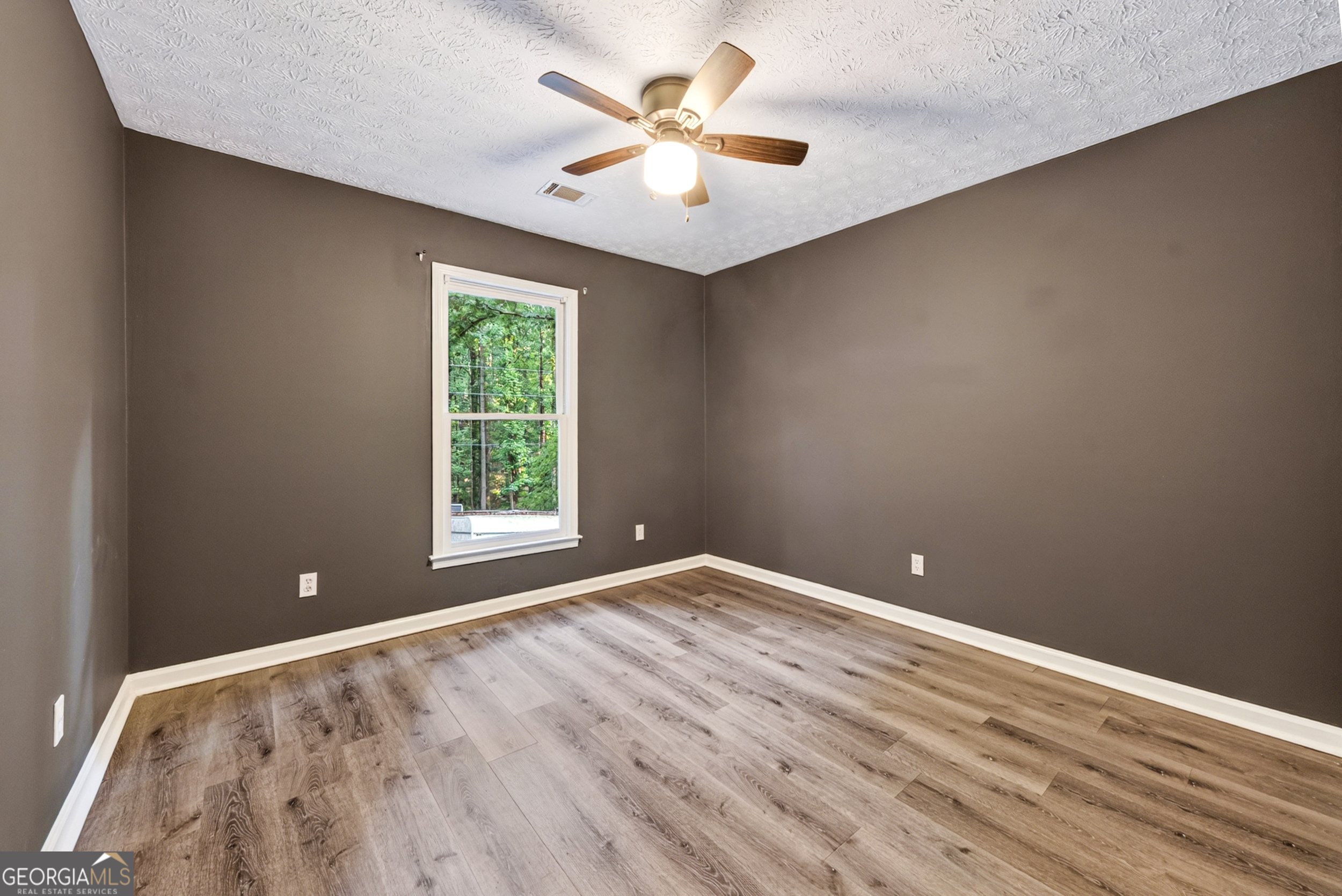 207 Saddle Trail Property Photo 5