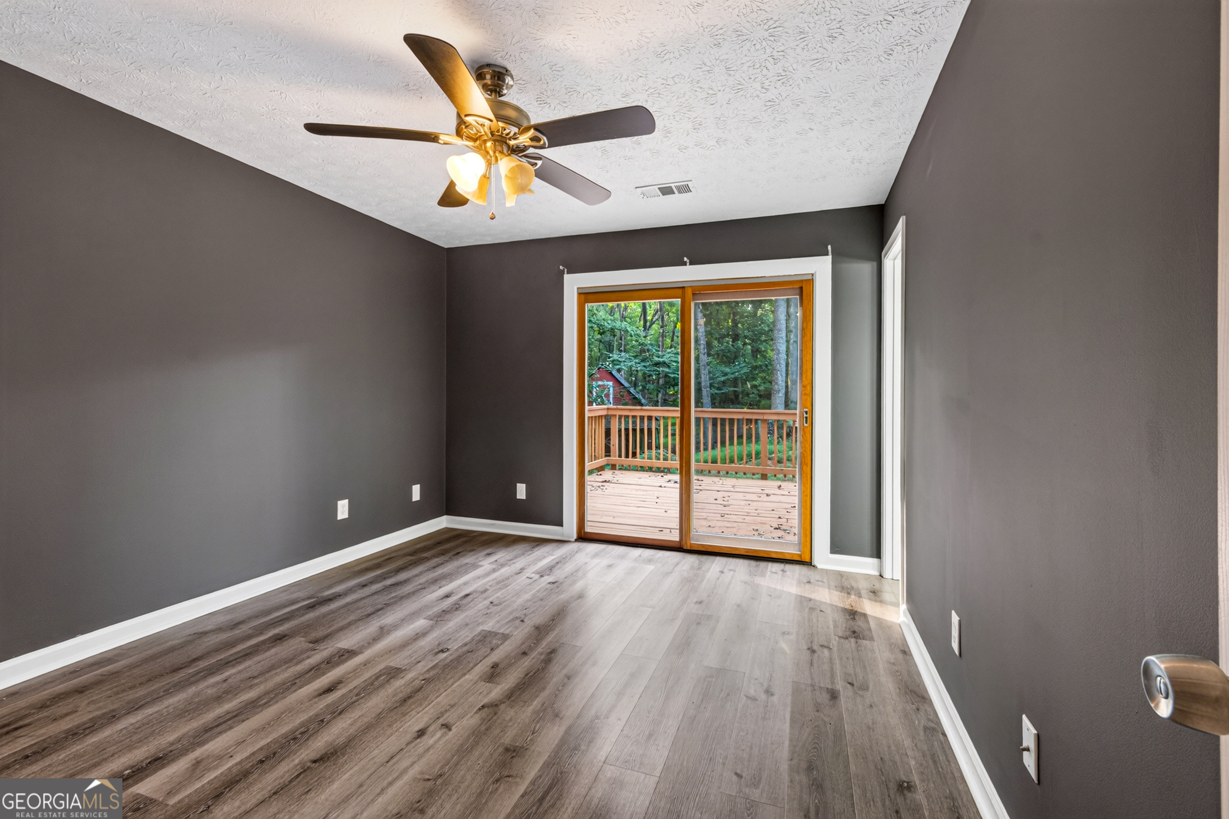 207 Saddle Trail Property Photo 7